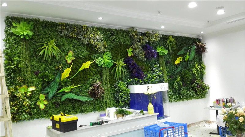 仿真植物墙装饰的店铺