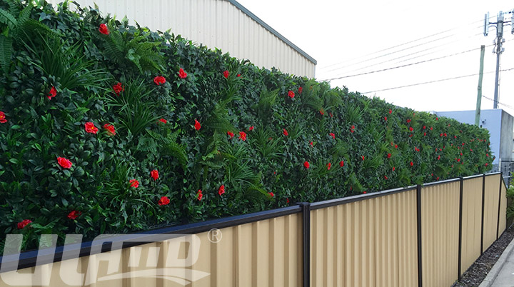 仿真植物做的厂房围墙