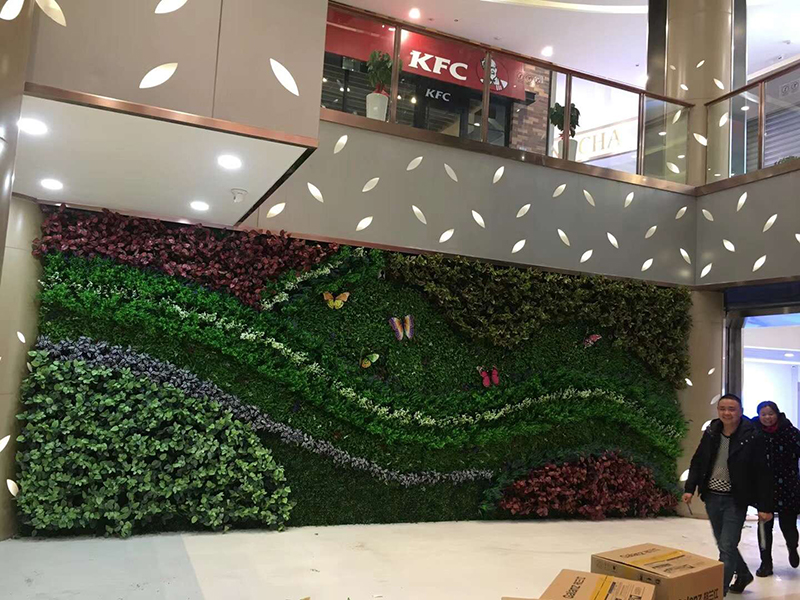 商场超市内的仿真植物墙